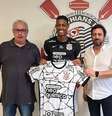 Corinthians oficializou a contratação do zagueiro Robson Bambu no mês passado  Foto: Divulgação/Corinthians / Estadão