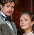 Os protagonistas Rafael Vitti e Larissa Manoela  Foto: TV Globo