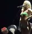 Luísa Sonza ficou só de calcinha e top durante show  Foto: Reprodução