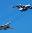 Imagens antigas de aeronaves participando das comemorações do Dia da Vitória sobre Moscou foram legendadas incorretamente no Twitter  Foto: Getty Images / BBC News Brasil