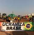 Faixa de protesto em Brasília mistura bandeira do Brasil com símbolo adotado pelo Right Sector, grupo de extrema direita ucraniano  Foto: Divulgação / BBC News Brasil