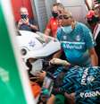 Villasanti é retirado de ambulância do estádio Beira-Rio, após ficar ferido em ataque a ônibus do Grêmio  Foto: Richard Ducker/ FramePhoto/ Estadão Conteúdo