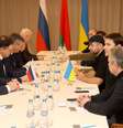 Autoridades russas e ucranianas participam das negociações na região de Gomel, Bielorrússia, 28 de fevereiro de 2022  Foto: Sergei Kholodilin/BelTA/Divulgação via REUTERS