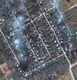 Em Rivnopillya, na Ucrânia, satélites capturaram imagens de casas ainda em chamas   Foto: Maxar Technologies