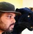 Girikumar Patil comprou uma onça e uma pantera de um zoológico há 20 meses  Foto: Girikumar Patil / BBC News Brasil