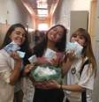Larissa, Yandra e Luana criaram projeto de distribuição de absorventes quando ainda estavam no ensino médio  Foto: Mulheres Invisíveis/Divulgação / Estadão