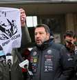 Prefeito de Przemysl exibe camiseta de Putin semelhante a uma que Salvini já usou  Foto: EPA / Ansa - Brasil