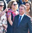Nesta terça (08) o Presidente Jair Bolsonaro (PL) participa de Cerimônia de hasteamento da Bandeira no Palácio da Alvorada no dia Internacional da Mulher. Na foto, presidente Jair Bolsonaro e convidadas  Foto: ANTONIO MOLINA/FOTOARENA/ESTADÃO CONTEÚDO