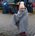 Menina de três anos na cidade de Kharkiv  Foto: Fabrizio Bensch / Reuters