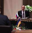 Encontro entre Dmytro Kuleba (de costas) e Sergei Lavrov (de frente)  Foto: EPA / Ansa - Brasil
