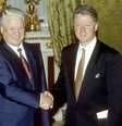 O então presidente dos EUA, Bill Clinton, em sua primeira visita oficial à Rússia, durante encontro com o presidente russo Boris Yeltsin  Foto: Getty Images / BBC News Brasil