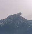 Uma densa coluna de fumaça surgiu após o acidente  Foto: Ansa / Ansa - Brasil