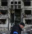 Prédio destruído por bombardeio russo em Kiev  Foto: EPA / Ansa - Brasil