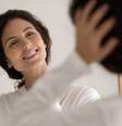A meditação é um modo de se conhecer e aprender a gostar de si mesmo  Foto: Fizkes / Adobe Stock