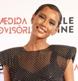 Imagem mostra a atriz sorrindo para a câmera com o título "Medida Provisória" ao fundo  Foto: Imagem: Reprodução / Globo Filmes / Alma Preta