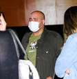 O ex-BBB chorou na porta do hospital  Foto: Eduardo Martins/AgNews