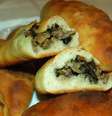 O pão recheado que teria sido usado para envenenar os soldados tem o nome de pyrizhky   Foto: Media: Pirozhki