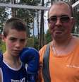Yuriy e seu pai, Ruslan, estavam tentando obter ajuda humanitária quando um soldado russo os deteve  Foto: Arquivo pessoal / BBC News Brasil