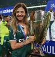 Primeira mulher presidente do Palmeiras e primeira mulher a erguer a taça do Paulistão, Leila Pereira escreve seu nome da história do futebol  Foto: Cesar Greco/Palmeiras