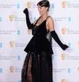 Atriz Millie Bobby Brown revelou em podcast que sentiu que a mídia a trata diferente desde que completou 18 anos  Foto: Reuters