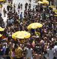 Foto de arquivo de foliões no desfile de Carnaval de rua com o bloco Frita Comigo, na Barra Funda  Foto: Ronaldo Silva / Futura Press