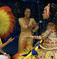 Porta-bandeira da Paraíso da Tuiuti é pedida em casamento ao vivo.  Foto: Reprodução / TV Globo