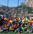 O Museu da Pelada distribui materiais esportivos a escolas de futebol da periferia   Foto: 