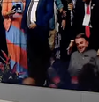 Bolsonaro sofre queda após discursar em evento.  Foto: Reprodução / TV Brasil