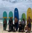 Crianças e jovens no curso de surf na Praia do Arpoador  Foto: Instituto Favela Radical