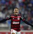 Flamengo vence Católica e continua 100% na Libertadores  Foto: Ivan Alvarado / Reuters