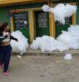 Espuma 'invade' cidade na Colômbia  Foto: Reprodução/Reuters