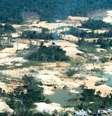 Danos provocados pelo garimpo ilegal na região do rio Uraricoera, na Terra Indígena Yanomami  Foto: Funai / BBC News Brasil