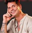 Novo apresentador, Fernando Fernandes surpreendeu o público ao saltar de paraquedas  Foto: Instagram/@fernandolife / Famosos e Celebridades