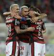 Jogadores do Flamengo celebram gol   Foto: Alexandre Durao/Zimel Press / Gazeta Press