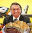 Bolsonaro come bem a bordo, mas sem luxo  Foto:  Fotomontagem: Blog Sala de TV