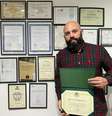 Fabiano de Abreu tem mais de 55 diplomas  Foto: Arquivo Pessoal