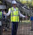 Luis Abinader na inauguração das obras do muro entre a República Dominicana e o Haiti  Foto: Reuters / BBC News Brasil