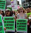 Estudantes fazem protesto a favor do aborto em Nova York  Foto: Reuters