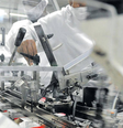 Fabricação de vacinas em laboratório da Fiocruz no Rio; instituição, em Brasília, passou a ofertar Especialização em Comunicação em Saúde, com foco nas redes sociais  Foto: Fiocruz 