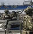 Militares russos no porto de Mariupol, sul da Ucrânia  Foto: EPA / Ansa - Brasil