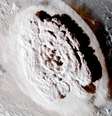 Imagem de satélite da erupção  Foto: EPA / BBC News Brasil