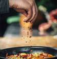 Não desperdiçar alimentos é fundamental na hora de pensar receitas  Foto: Microgen/iStock