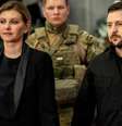 Olena Zelenska ao lado do marido Volodymyr Zelensky, em foto de 17 de maio; ela disse que ficou dois meses e meio sem poder vê-lo quando a guerra começou  Foto: Reuters / BBC News Brasil