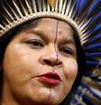 "Guajajara está na linha de frente da luta contra a tentativa do governo Bolsonaro de destruir as terras indígenas", diz texto de apresentação da ativista  Foto: DW / Deutsche Welle
