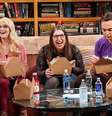 Séries como Big Bang Theory ajudaram a tornar os nerds mais atraentes  Foto: Big Bang Theory / Reprodução