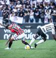 Diego Costa durante o jogo entre Corinthians e São Paulo realizado no domingo (22)  Foto: Victor Monteiro / Gazeta Press