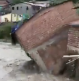 Vídeo mostra casa cedendo em meio a forte chuva em Recife.  Foto: reprodução / @jairmearrependi/Twitter