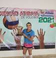 Claudia Moraes após vencer torneio de vôlei  Foto: Arquivo Pessoal