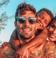 Carol Nakamura e Guilherme Leonel revelam que filho adotivo optou por voltar para família biológica.  Foto: Instagram/@euguileonel / Estadão