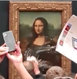 O famoso quadro de Leonardo da Vinci, a Mona Lisa, sofreu um ataque no sábado (29)  Foto: Reprodução